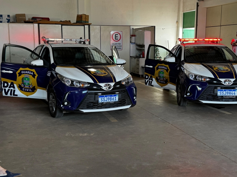 Prefeito entrega novas viaturas e equipamentos de trabalho à Secretaria Municipal de Segurança e Trânsito