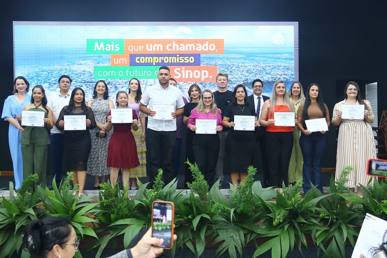 Posse: Servidores expressam contentamento com estrutura educacional de Sinop durante certificação