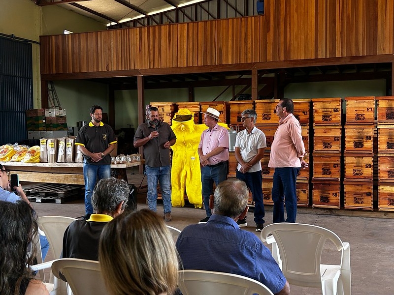 Prefeitura de Sinop entrega 250 kits a apicultores para fortalecer a produção local de mel