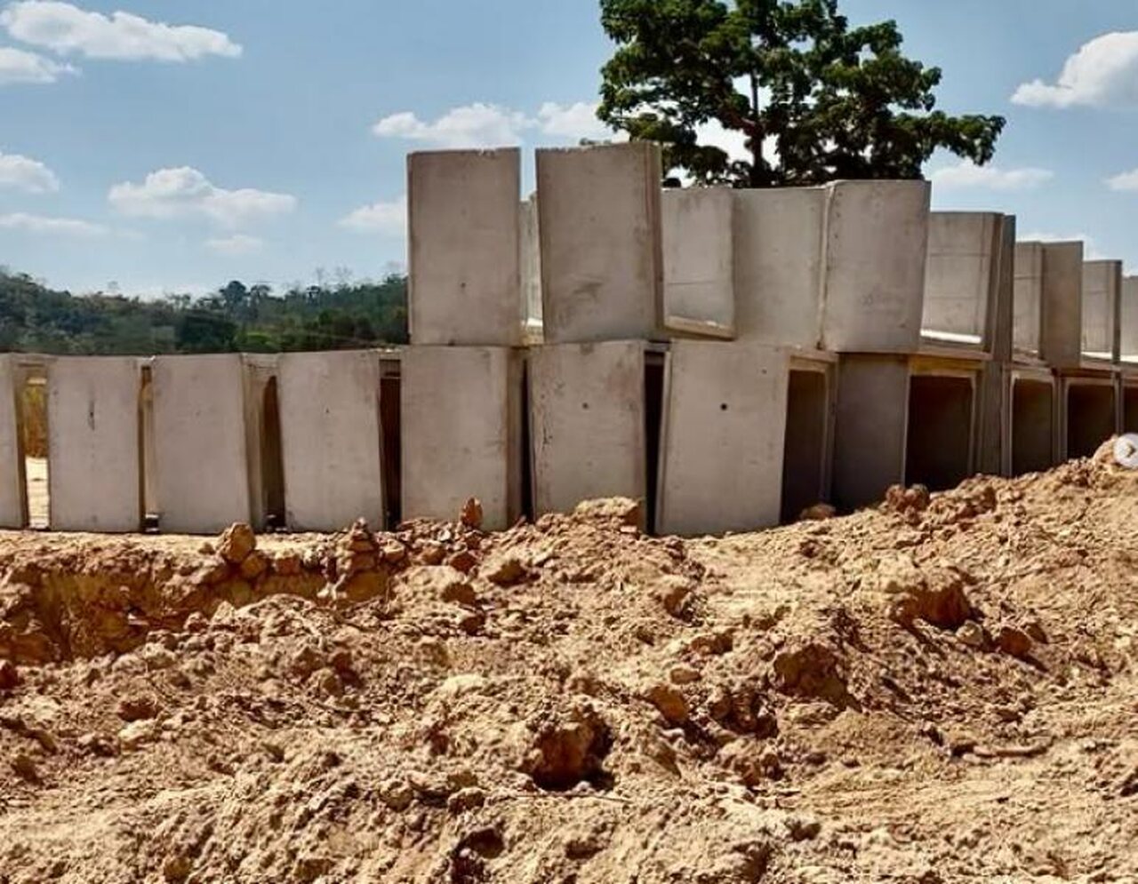 Prefeitura de Matupá substitui última ponte de madeira da Estrada E-60 por galeria de concreto no Rio São João