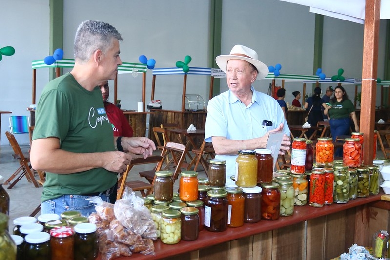 Festeja: Prefeito realiza entrega de veículos para fortalecer agricultura familiar de Sinop