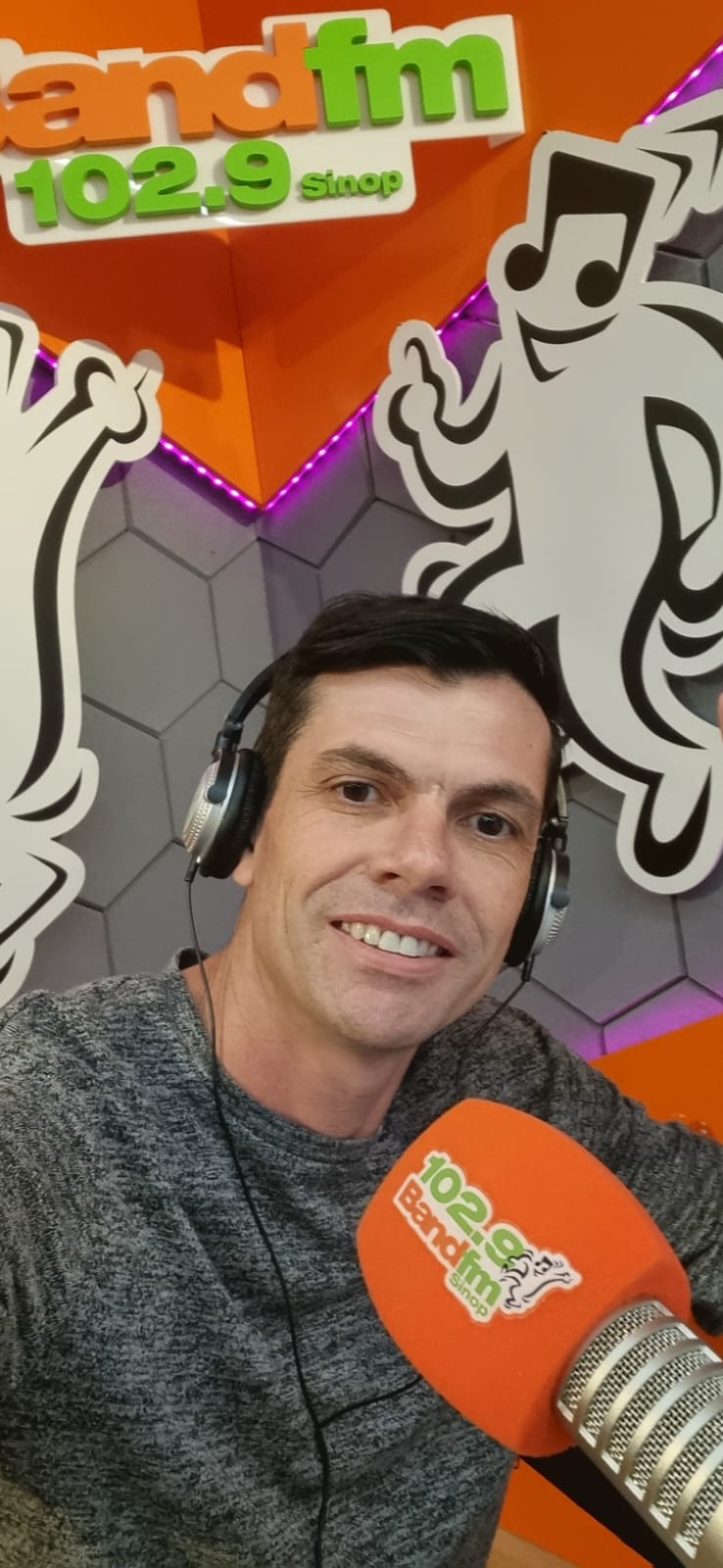 Prepare o volume! Ricardo Ridel está de volta ao rádio.