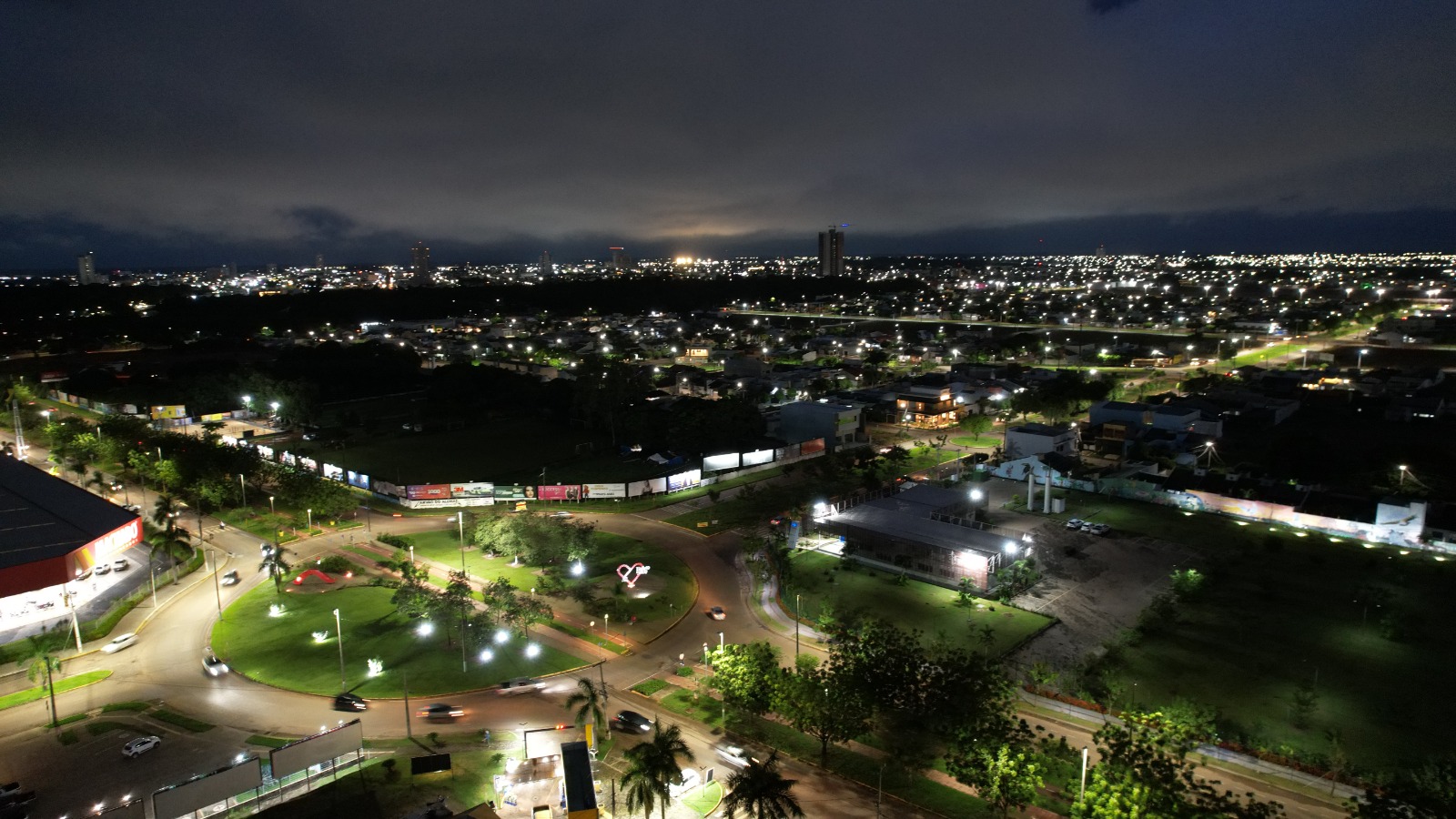 Natal gratuito de Sinop vira polo regional e atrai famílias de toda região: É a única chance de levar meus filhos ao parque