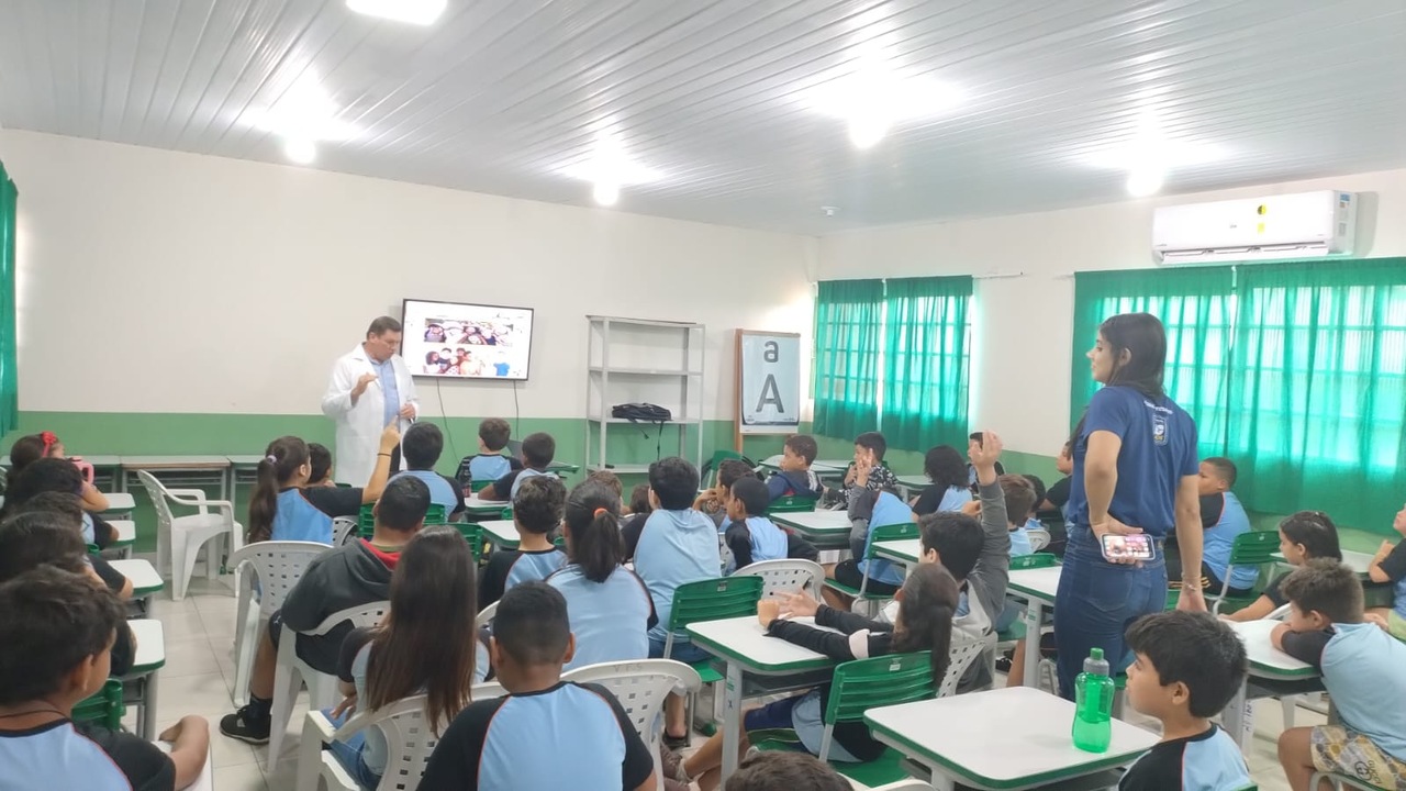 Prevenção em saúde chega às escolas e instituições e impacta mais de 8 mil pessoas